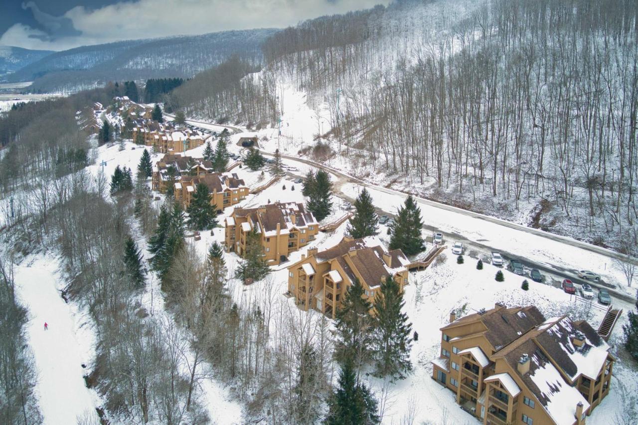 Ski-Inandout And Golf Condo With Aandc At Holiday Valley! Ellicottville Eksteriør billede